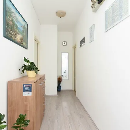 Apartament Damant *